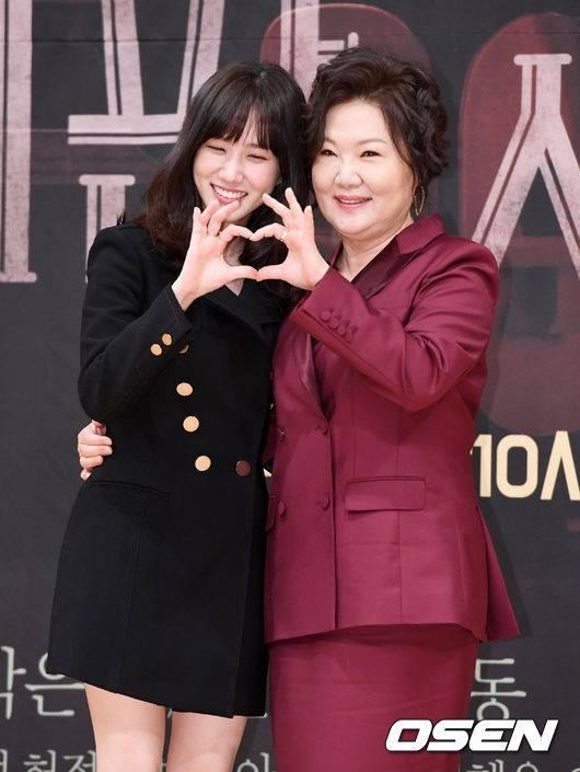 Sao Hàn: Nàng Dae Jang Geum Lee Young Ae được khen ngợi nhờ công tác từ thiện-8