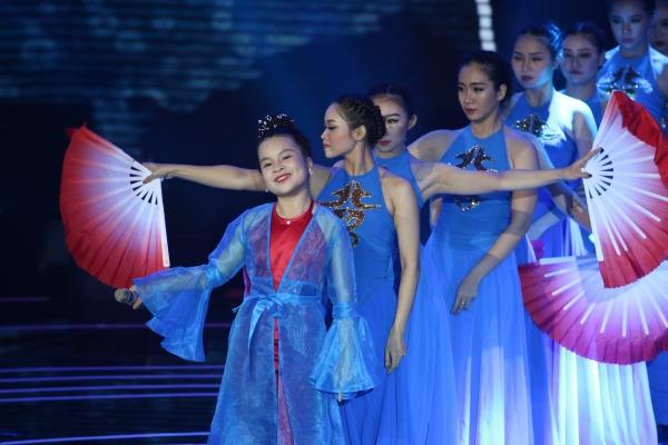 Ba giọng ca nhí giành vé trở lại Chung kết Giọng hát Việt nhí 2017-3