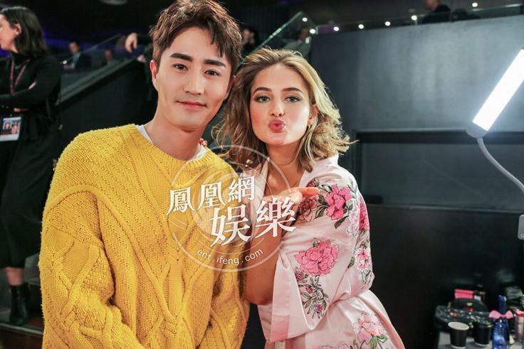 Chàng trai được ghen tị nhất thời điểm hiện tại: Được vào hậu trường show Victorias Secret, chụp ảnh chung với các siêu mẫu nóng bỏng-3