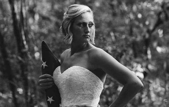 Câu chuyện đau lòng phía sau bộ ảnh cưới chỉ một mình cô dâu-1