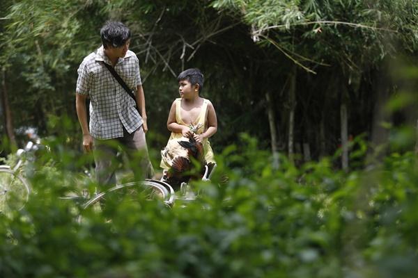 Ông bố nông dân Lương Mạnh Hải la hét hoảng loạn khi bị cua kẹp-2