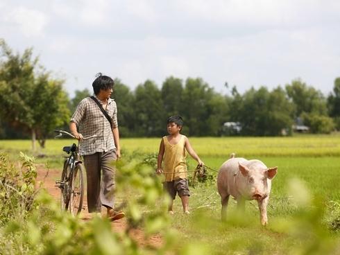 'Ông bố nông dân' Lương Mạnh Hải la hét hoảng loạn khi bị cua kẹp