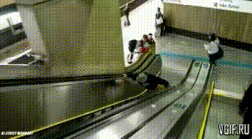 Khi các thanh niên thấy đi thang cuốn quá nhàm chán-5