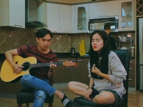 Phương Ly cover hit triệu view trong nhà bếp khiến fan 'đổ rầm'