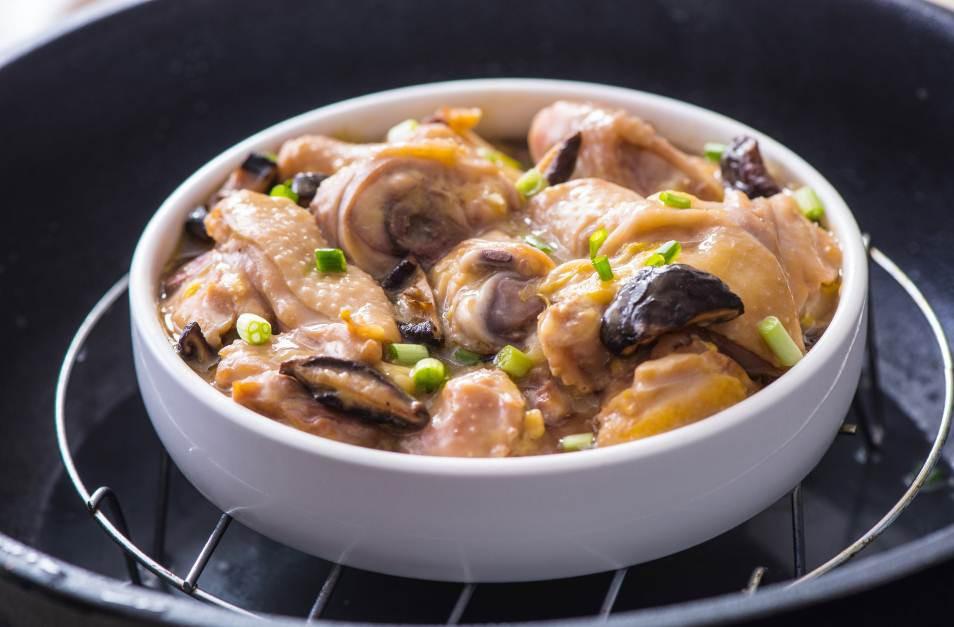 4 bước siêu nhanh có ngay gà hấp nấm thơm lừng cho bữa tối-4