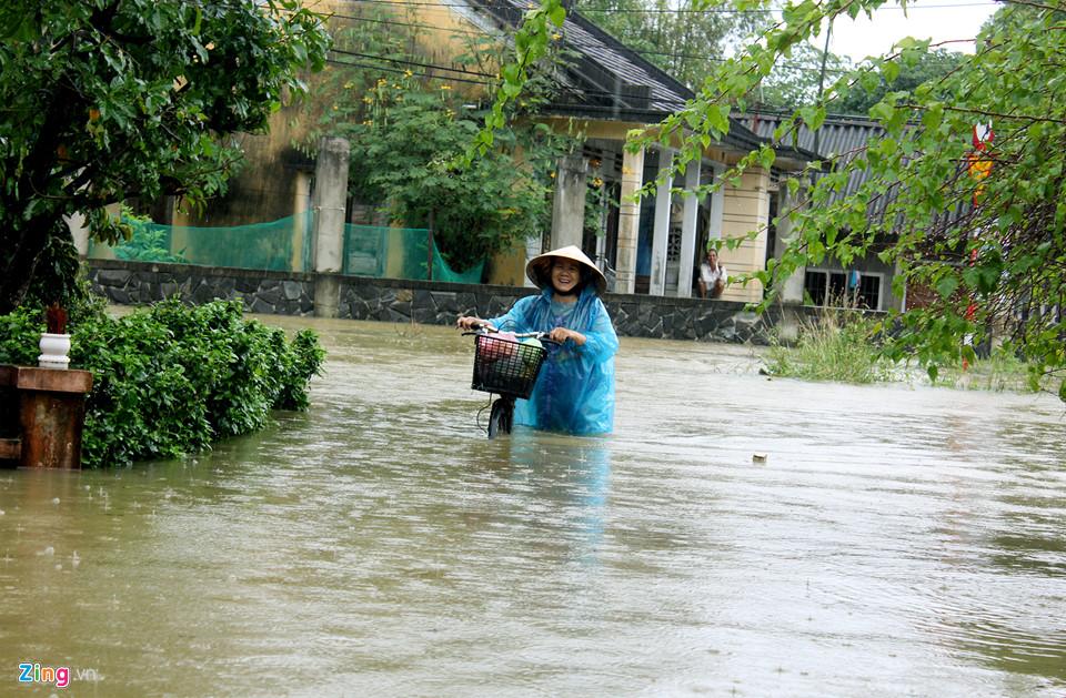 Người dân Quảng Nam lại tất bật chạy lũ-2