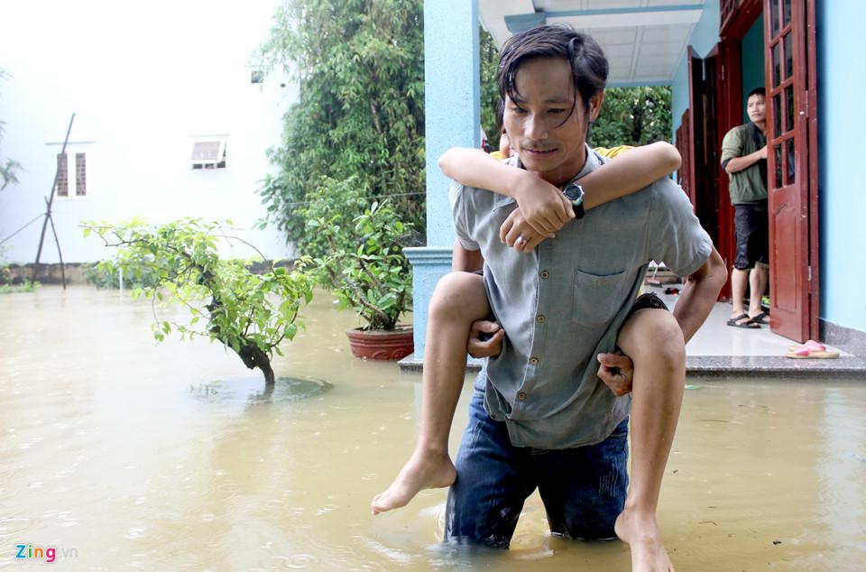 Người dân Quảng Nam lại tất bật chạy lũ-4