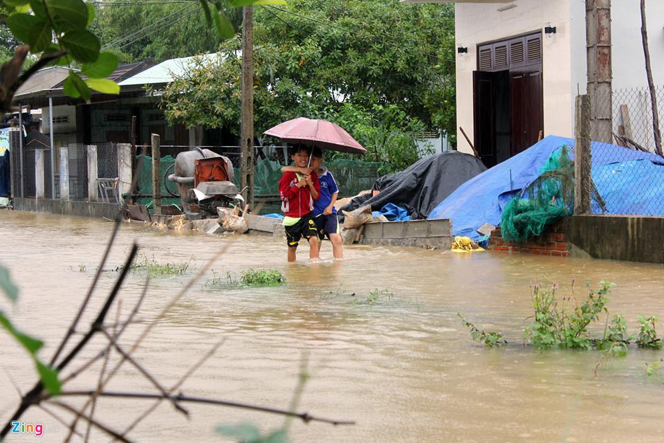 Người dân Quảng Nam lại tất bật chạy lũ-5