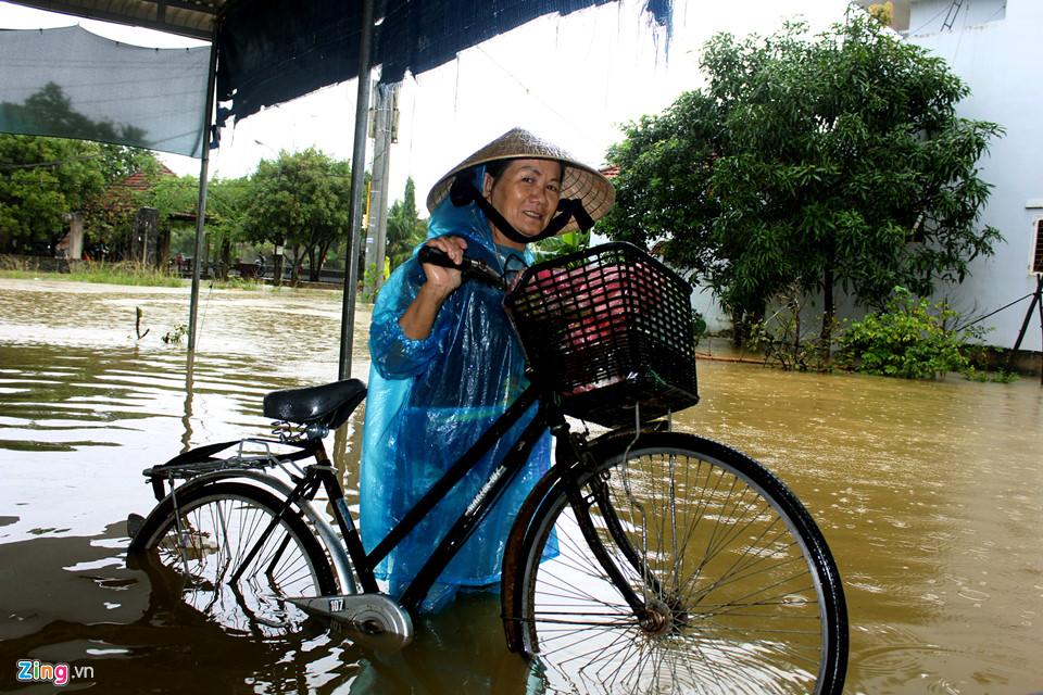 Người dân Quảng Nam lại tất bật chạy lũ-9