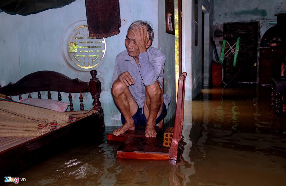 Người dân Quảng Nam lại tất bật chạy lũ-11