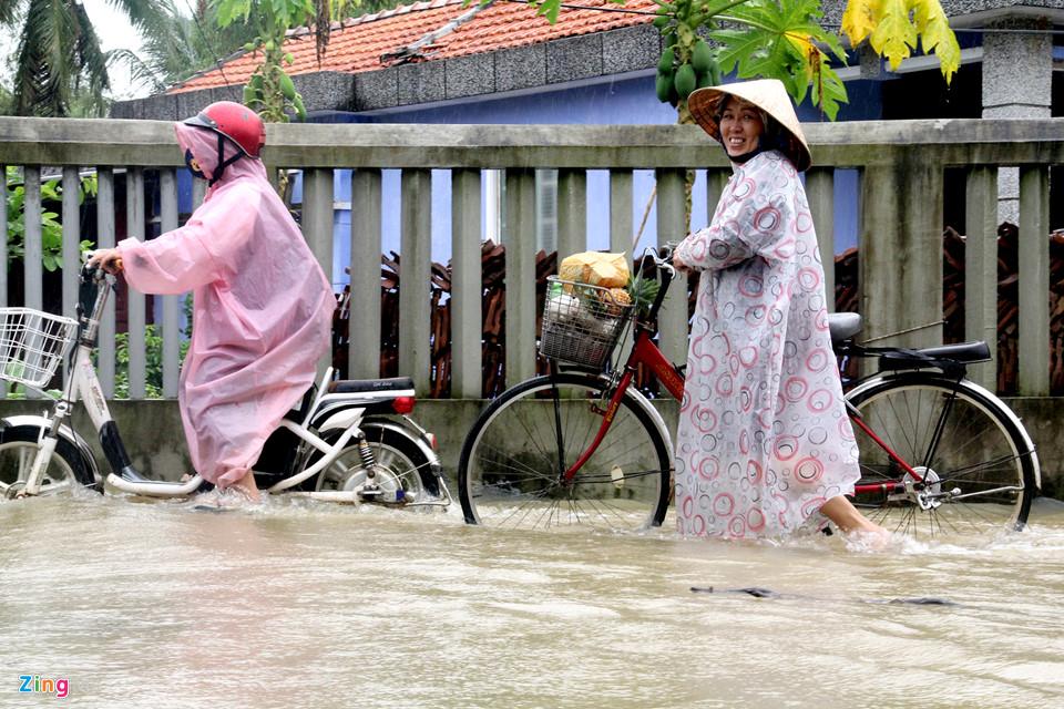 Người dân Quảng Nam lại tất bật chạy lũ-8