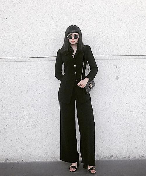 Bộ ba quyền lực The Look dát đầy hàng hiệu nổi bật nhất street style tuần qua-1