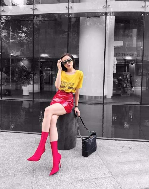 Bộ ba quyền lực The Look dát đầy hàng hiệu nổi bật nhất street style tuần qua-3