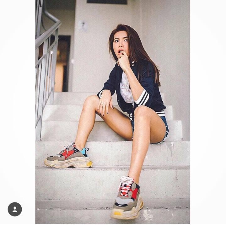 Bộ ba quyền lực The Look dát đầy hàng hiệu nổi bật nhất street style tuần qua-5