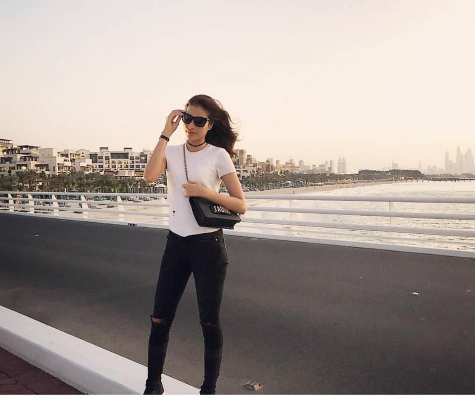 Bộ ba quyền lực The Look dát đầy hàng hiệu nổi bật nhất street style tuần qua-6