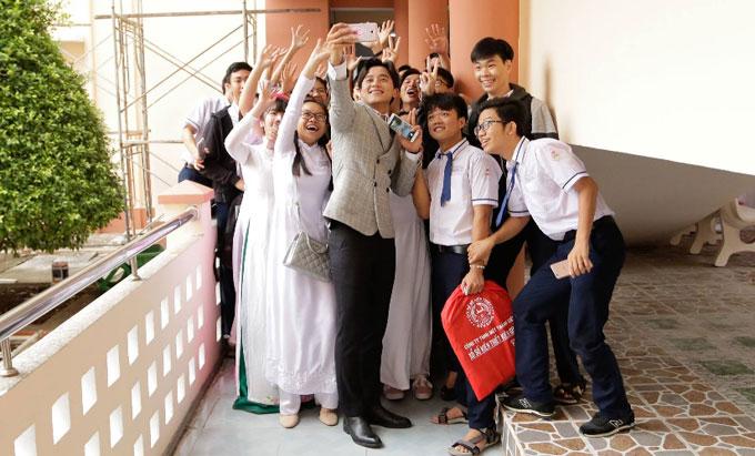 Hot girl - hot boy Việt 22/11: Hé lộ ảnh Châu Bùi cười quên trời đất thời nhất quỷ nhì ma-6