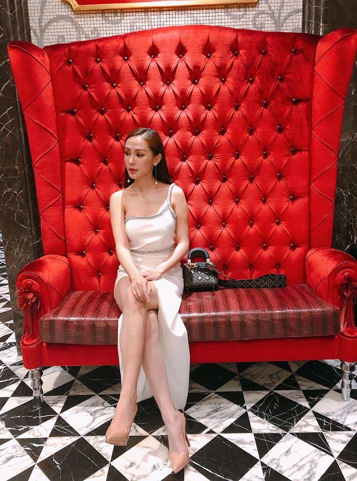 Hot girl - hot boy Việt 22/11: Hé lộ ảnh Châu Bùi cười quên trời đất thời nhất quỷ nhì ma-13