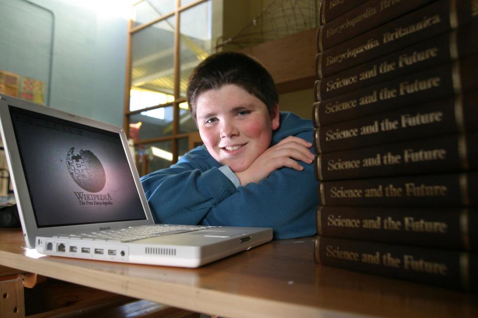 Học cấp 3 mở công ty rồi bỏ học Harvard để trở thành tỷ phú trẻ tuổi nhất thế giới-1