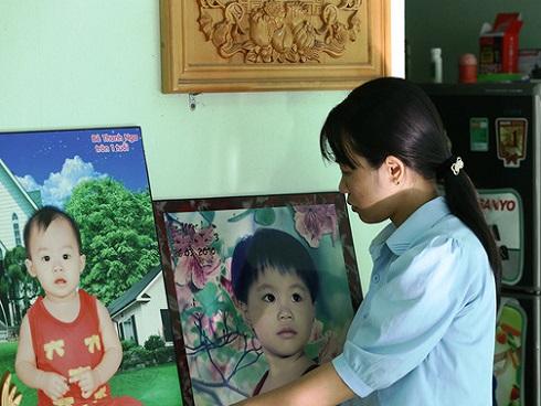 BẤT THƯỜNG: Không khởi tố vụ xe khách cán chết 2 cháu bé-5