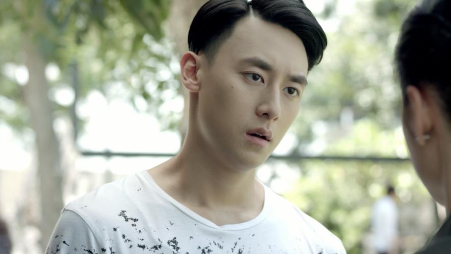 Glee: Chia tay Angela Phương Trinh chưa bao lâu, Rocker Nguyễn đã hôn Cindy V-1