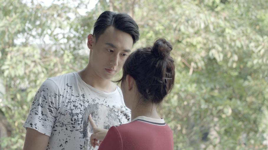 Glee: Chia tay Angela Phương Trinh chưa bao lâu, Rocker Nguyễn đã hôn Cindy V-3