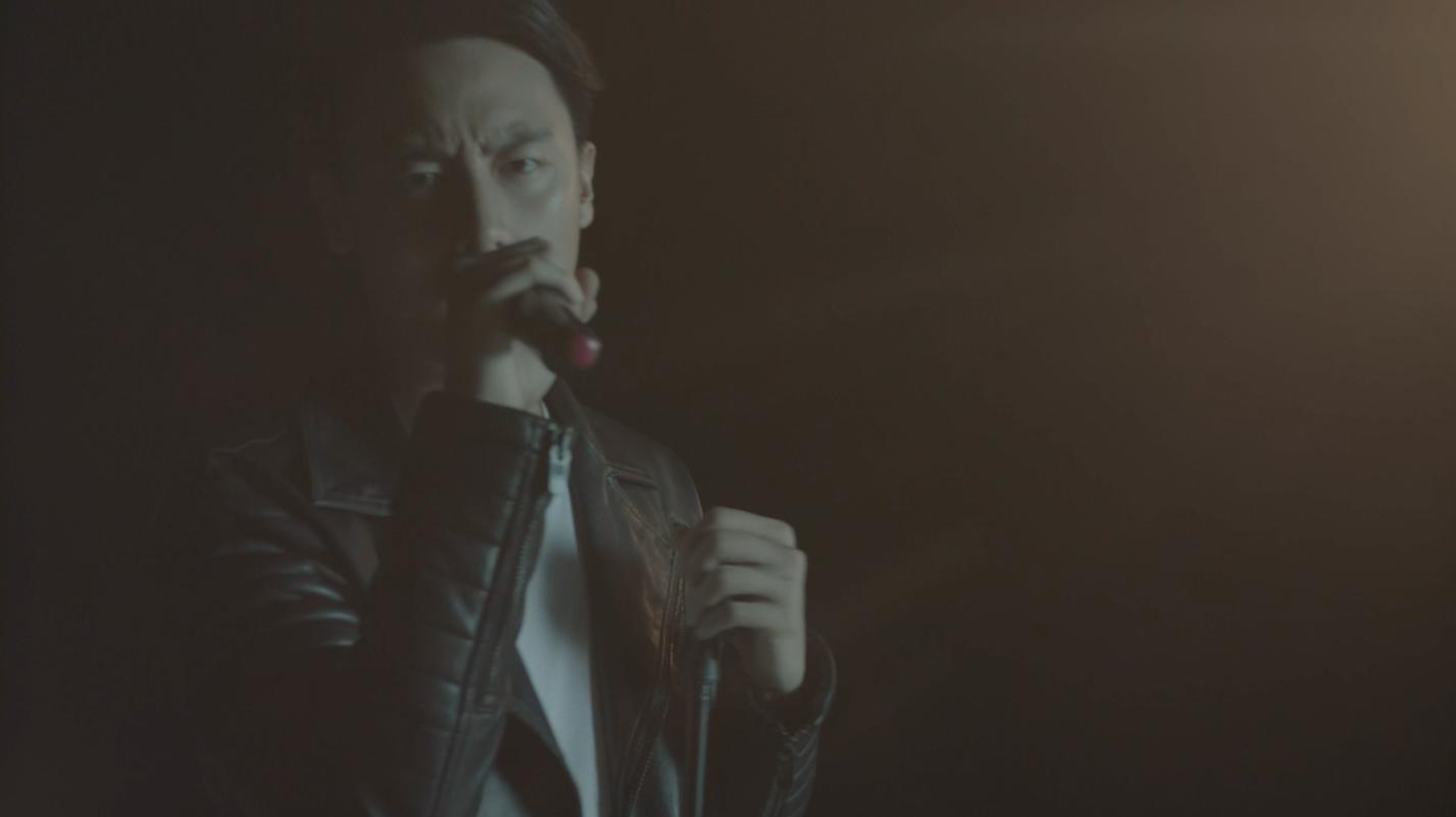 Glee: Chia tay Angela Phương Trinh chưa bao lâu, Rocker Nguyễn đã hôn Cindy V-7