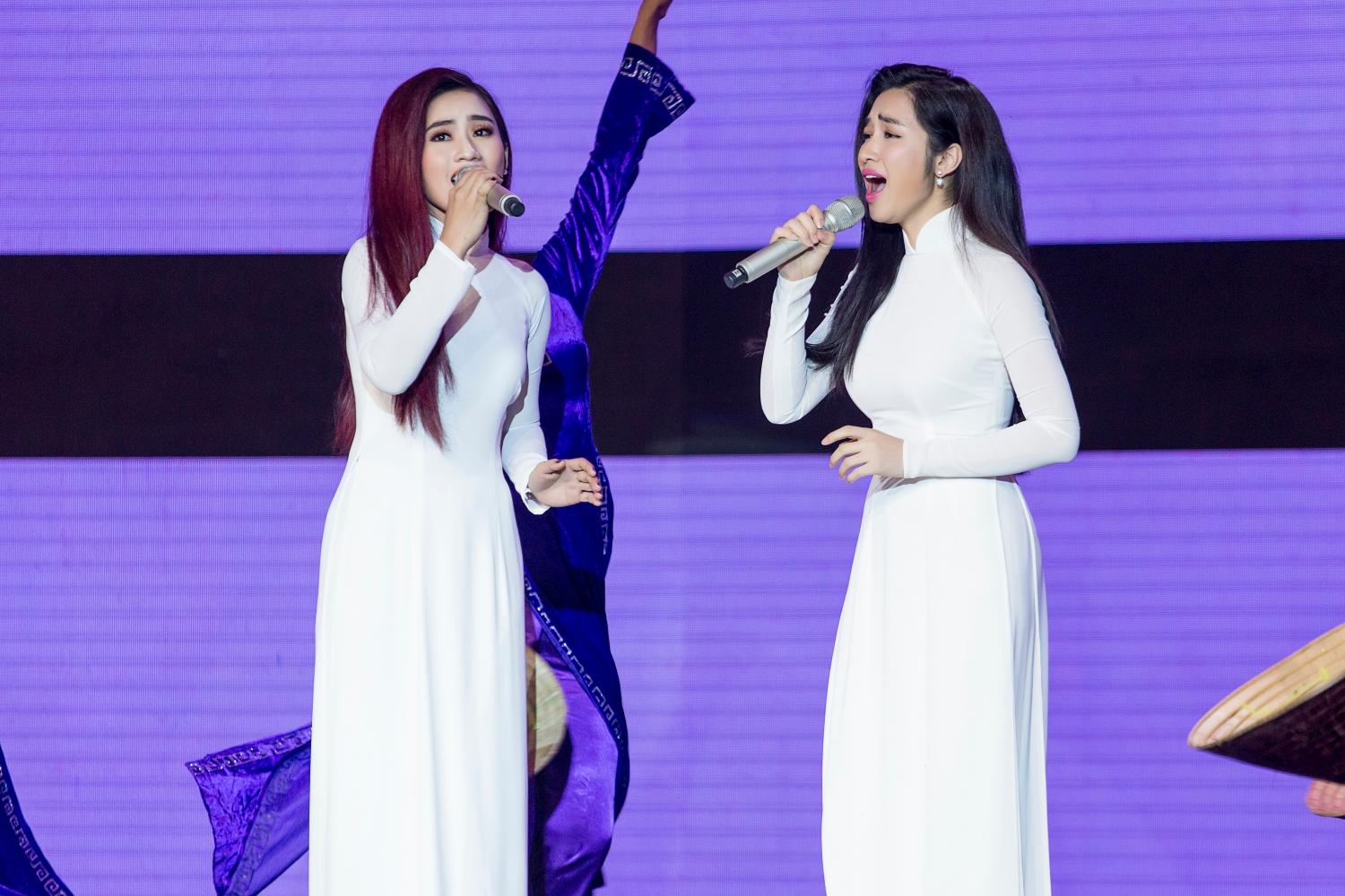 Hòa Minzy gặp sự cố khi đang trình diễn trên sân khấu-4