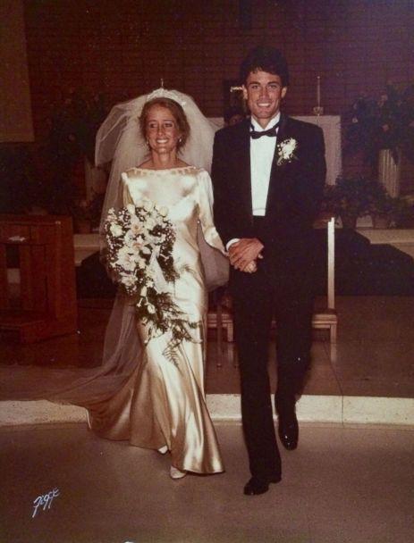 Dù được mặc lại tới 4 lần, nhưng chiếc áo cưới 70 tuổi này luôn khiến các cô dâu hạnh phúc-3