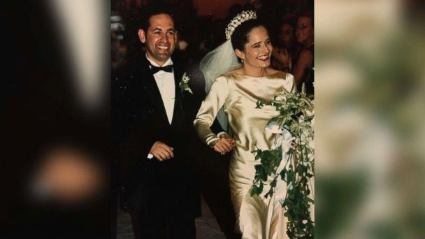 Dù được mặc lại tới 4 lần, nhưng chiếc áo cưới 70 tuổi này luôn khiến các cô dâu hạnh phúc-5