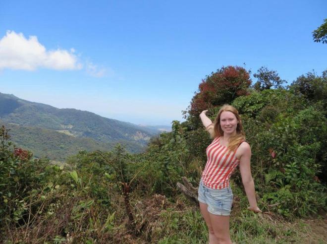 Chuyến thám hiểm định mệnh của hai cô gái trẻ và manh mối rợn người tìm được từ di vật họ để lại-6