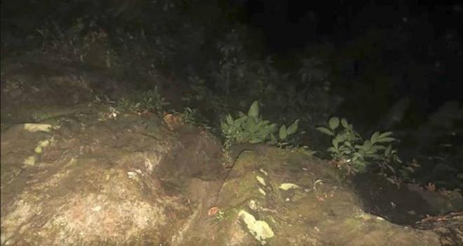 Chuyến thám hiểm định mệnh của hai cô gái trẻ và manh mối rợn người tìm được từ di vật họ để lại-7