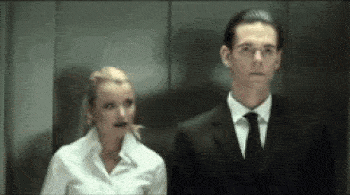 Bắt gặp những tình huống oái oăm khi đi thang máy-3