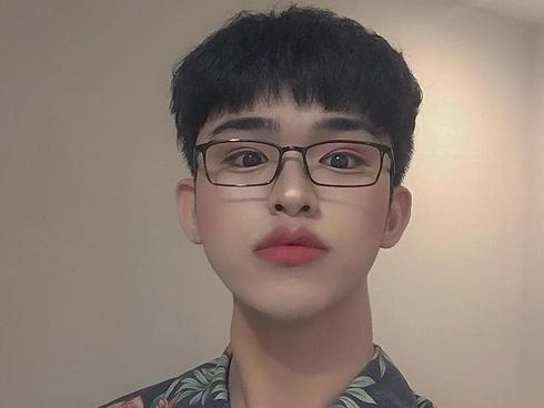 Cậu bạn Đà Nẵng nghiện trang điểm giống Ulzzang, bị 'ném đá' khi so mình với Lee Daehwi (Wanna One)