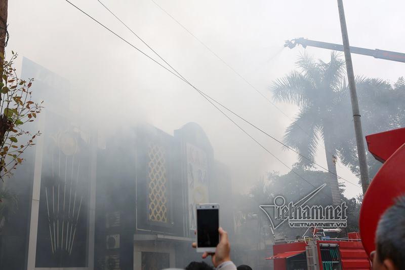 Hà Nội: Cháy lớn quán karaoke ở Linh Đàm-3