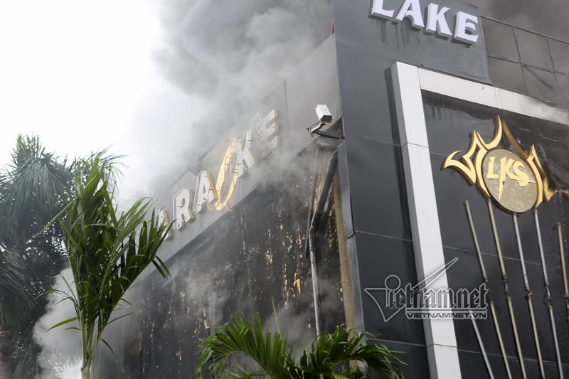 Hà Nội: Cháy lớn quán karaoke ở Linh Đàm-8