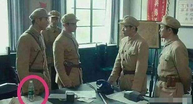 Lỗi sai ngớ ngẩn nhất phim cổ trang: Thời xưa đã có thuốc lá, ô tô và Iphone-10