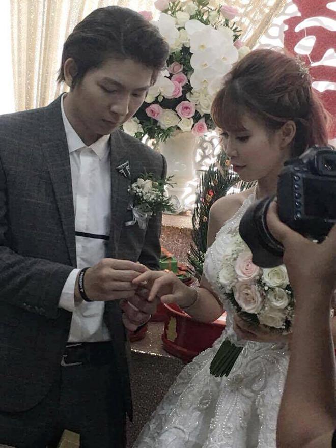 Để hợp với đám cưới siêu motor, Khởi My chọn chiếc váy giản dị thay vì mặc soire lộng lẫy-6