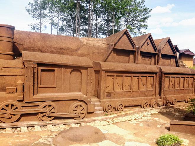 Có một Đà Lạt bỗng chốc thu bé lại chỉ bằng một con đường đất sét-5