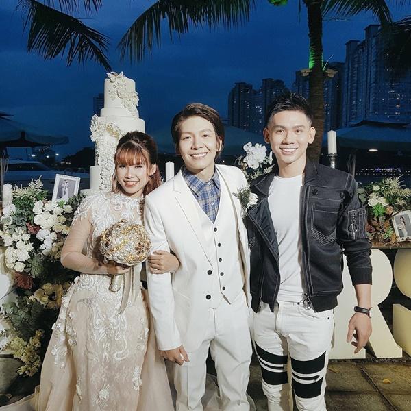 Cô dâu Khởi My hôn chú rể Kelvin Khánh say đắm trong đám cưới-7