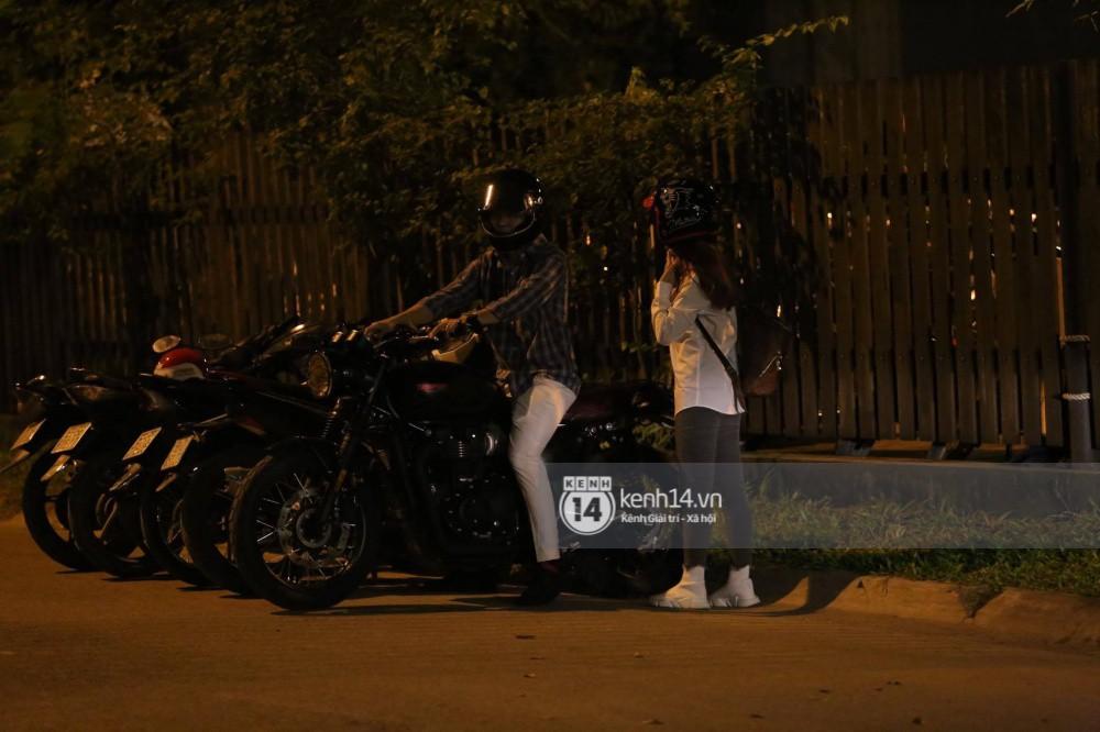 Clip: Kết thúc đám cưới, vợ chồng Khởi My - Kelvin Khánh cưỡi mô tô về nhà, ôm lấy nhau không rời-3