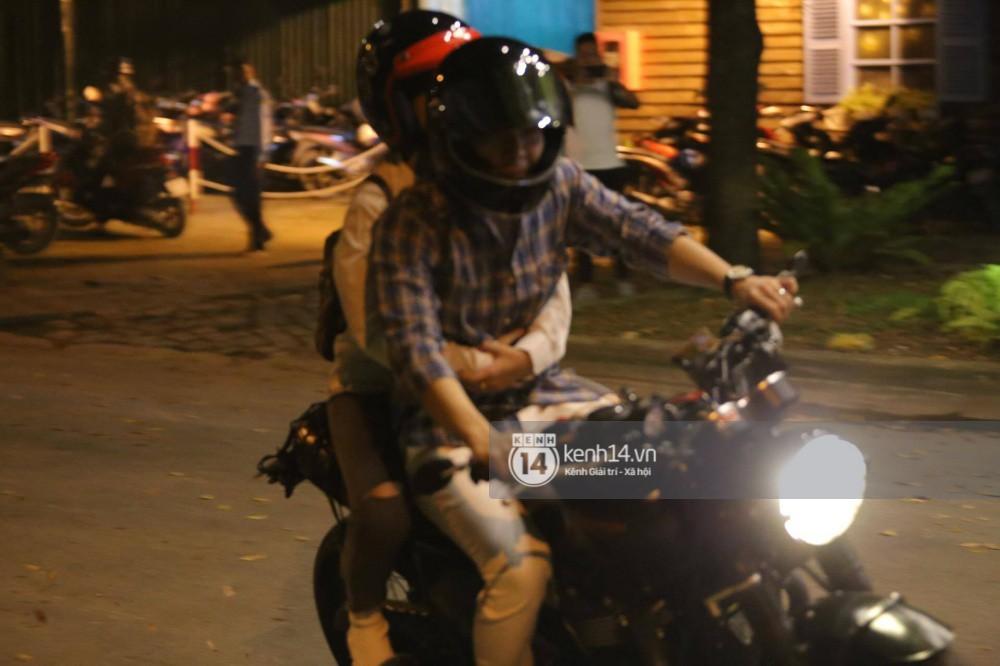 Clip: Kết thúc đám cưới, vợ chồng Khởi My - Kelvin Khánh cưỡi mô tô về nhà, ôm lấy nhau không rời-6
