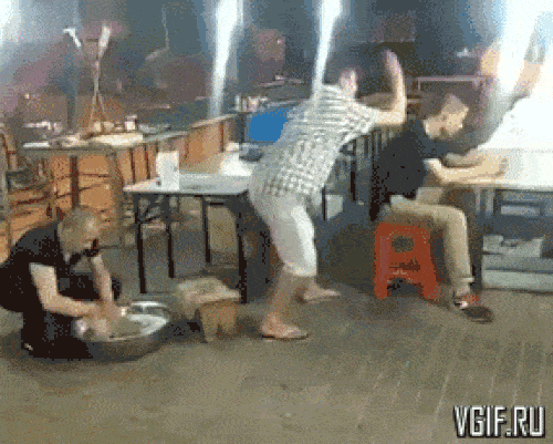 Cười người hôm trước, hôm sau người cười-4