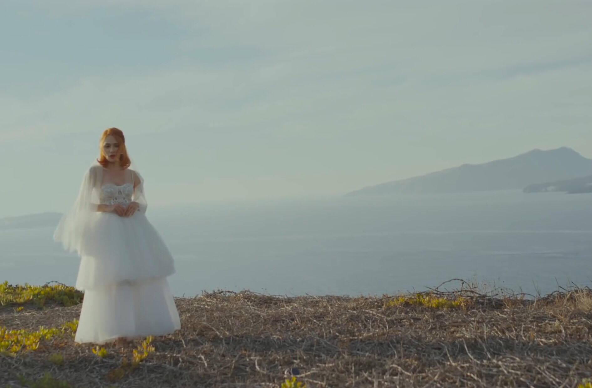 Hương Giang Idol khoe thân hình sexy, bỏng mắt trong MV mới-3