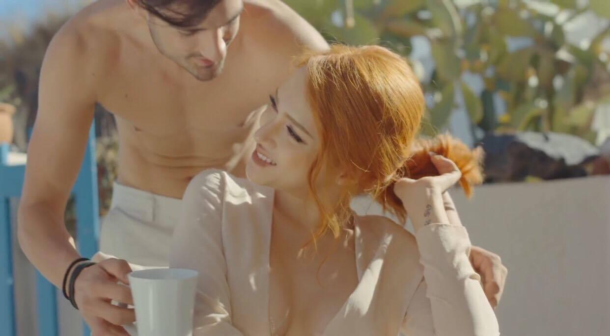 Hương Giang Idol khoe thân hình sexy, bỏng mắt trong MV mới-9