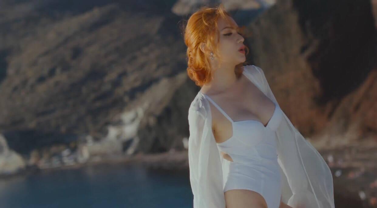 Hương Giang Idol khoe thân hình sexy, bỏng mắt trong MV mới-7