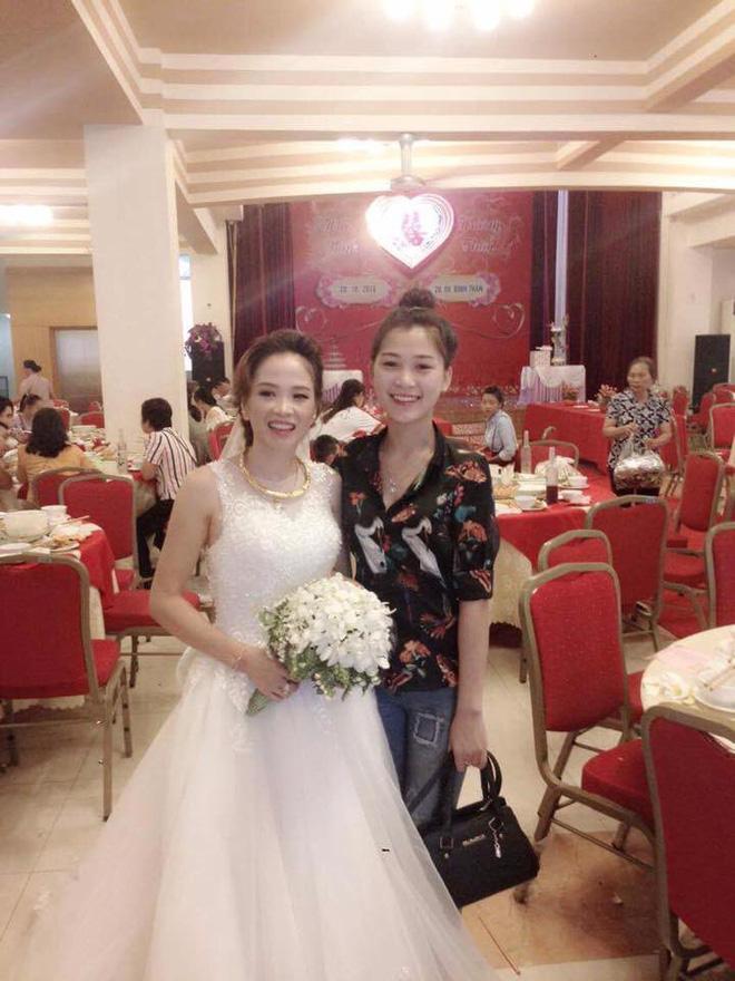 Từ bức ảnh chụp chung trong đám cưới, dân mạng bàn tán ai là mẹ, ai là con-1