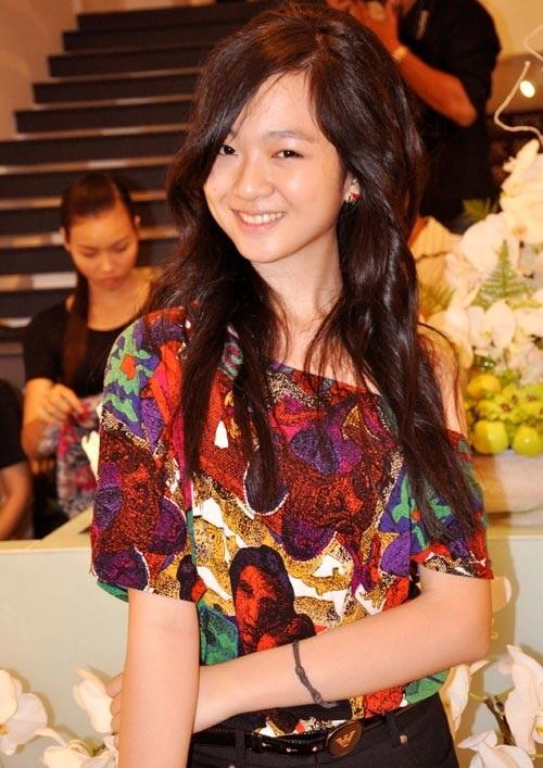 Anh Sa - cô con gái xinh đẹp, tài giỏi của Hoa hậu đền Hùng Giáng My-5