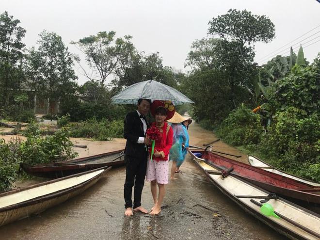 Cô dâu Huế vui vẻ mặc áo dài, quần đùi hồng trong ngày cưới-1