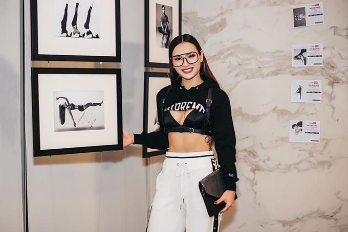 Miu Lê diện đồ ngủ - Angela Phương Trinh quá lố đứng top sao mặc thảm họa tuần qua-5