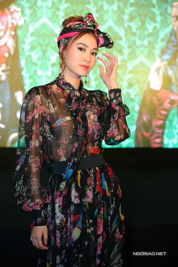 Miu Lê diện đồ ngủ - Angela Phương Trinh quá lố đứng top sao mặc thảm họa tuần qua-7